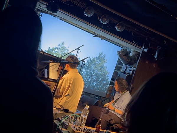 in the blue shirt meets_3